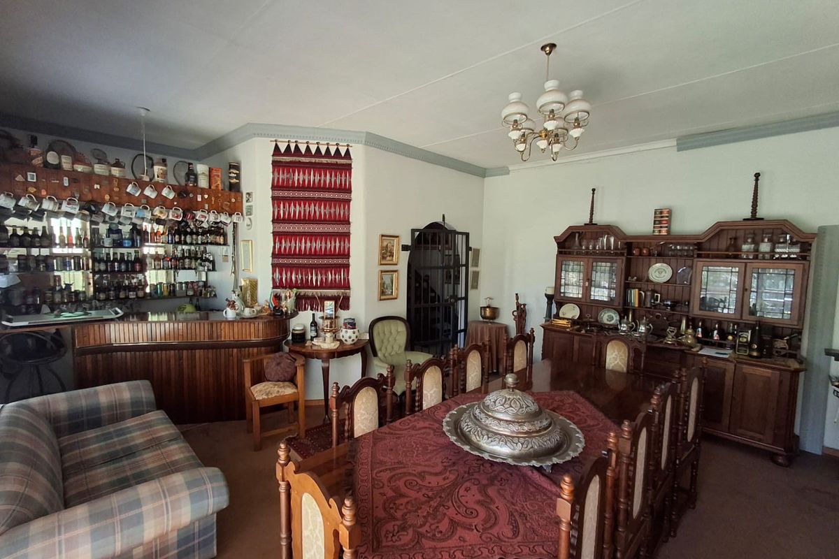 Prime Theresapark Property with Space, Style and Income Potential - Photo 4