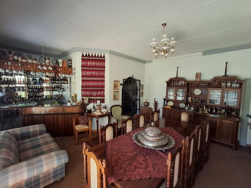 Prime Theresapark Property with Space, Style and Income Potential - Photo 4