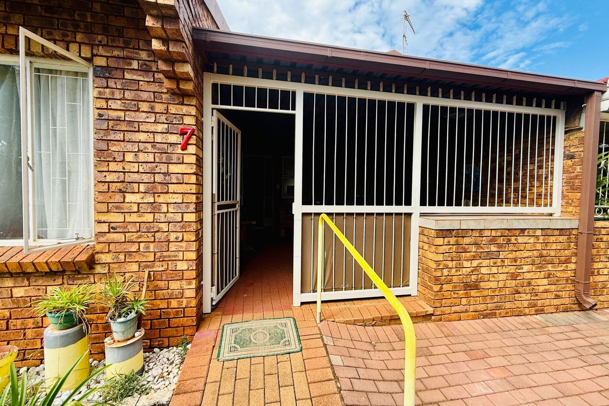 Comfortable & Secure Living in a Welcoming Retirement Community - Photo 2