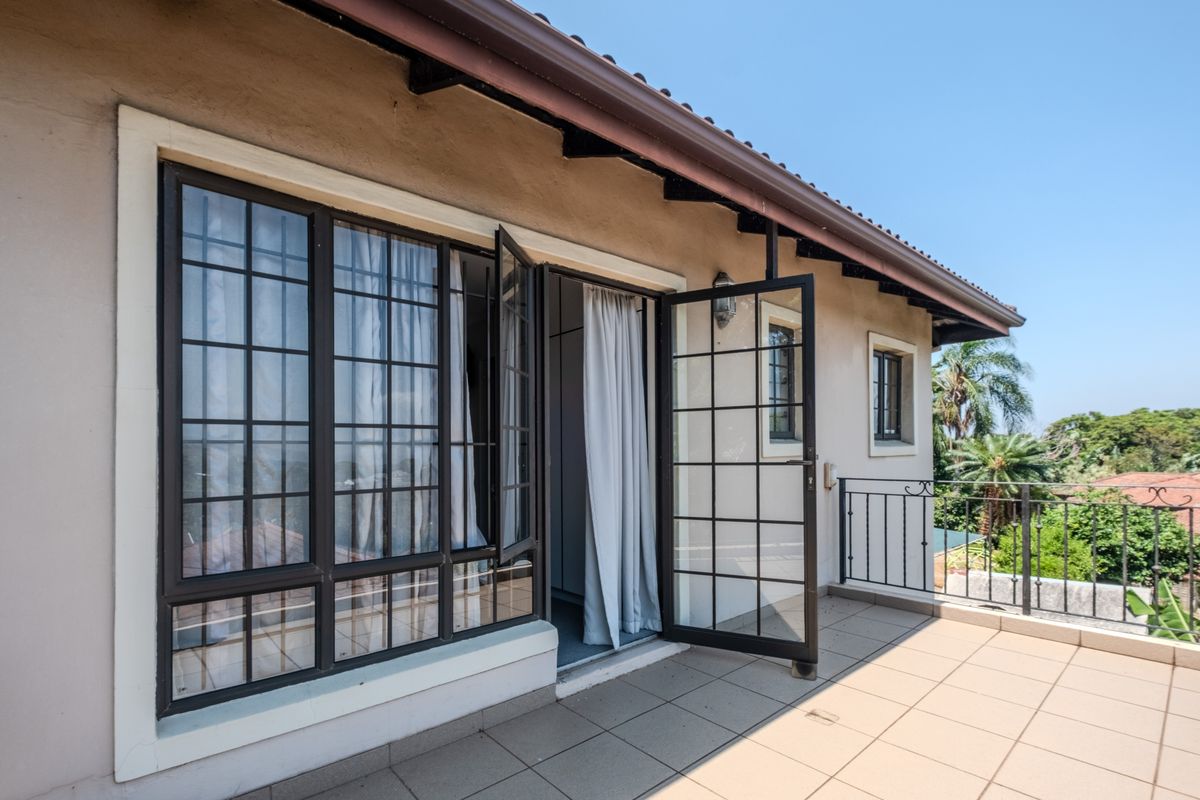 Modern, Spacious Family Duplex - Photo 4