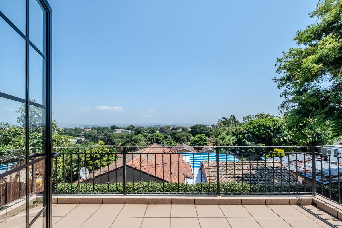 Modern, Spacious Family Duplex - Photo 5