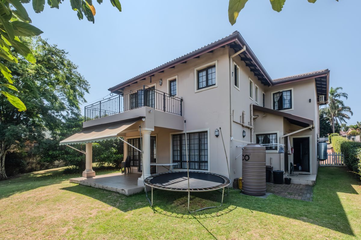Modern, Spacious Family Duplex - Photo 2