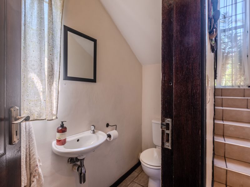 Modern, Spacious Family Duplex - Photo 9