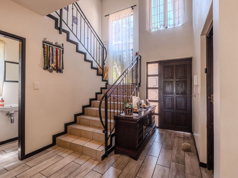 Modern, Spacious Family Duplex - Photo 8