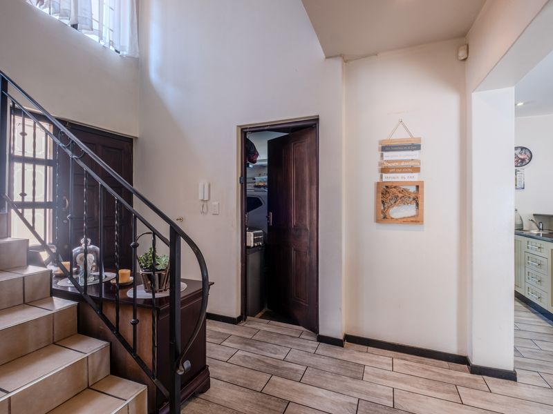 Modern, Spacious Family Duplex - Photo 6