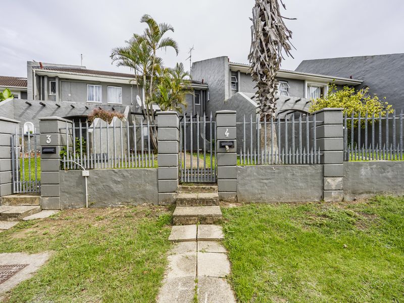 Peaceful & Secure 3 Bedroom Townhouse in Prime Beacon Bay - Photo 4