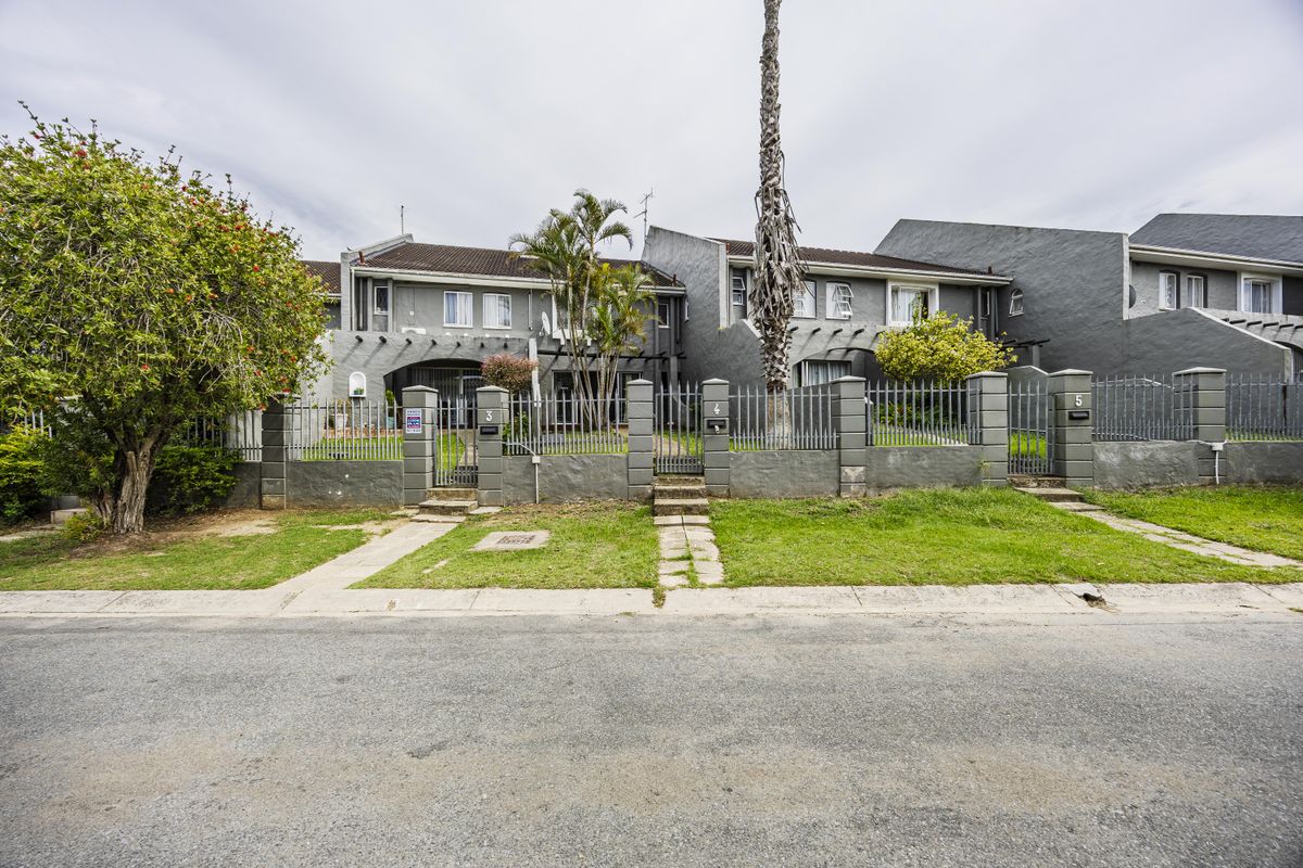 Peaceful & Secure 3 Bedroom Townhouse in Prime Beacon Bay - Photo 5