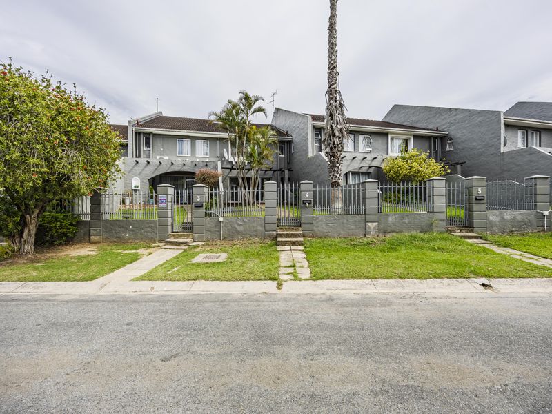 Peaceful & Secure 3 Bedroom Townhouse in Prime Beacon Bay - Photo 5