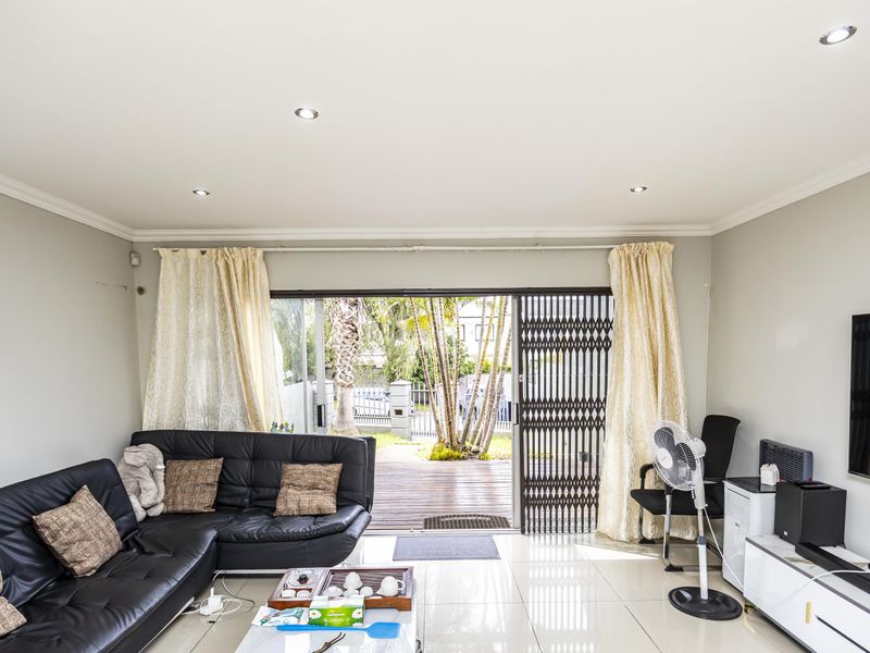 Peaceful & Secure 3 Bedroom Townhouse in Prime Beacon Bay - Photo 2