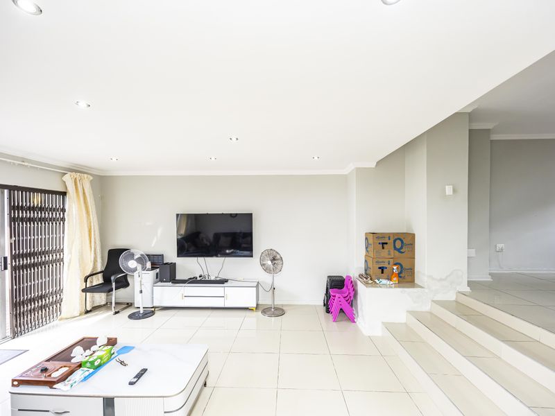 Peaceful & Secure 3 Bedroom Townhouse in Prime Beacon Bay - Photo 10