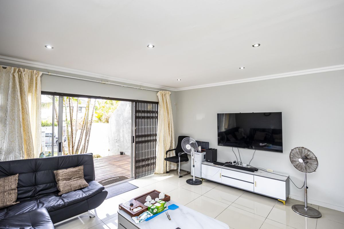 Peaceful & Secure 3 Bedroom Townhouse in Prime Beacon Bay - Photo 3