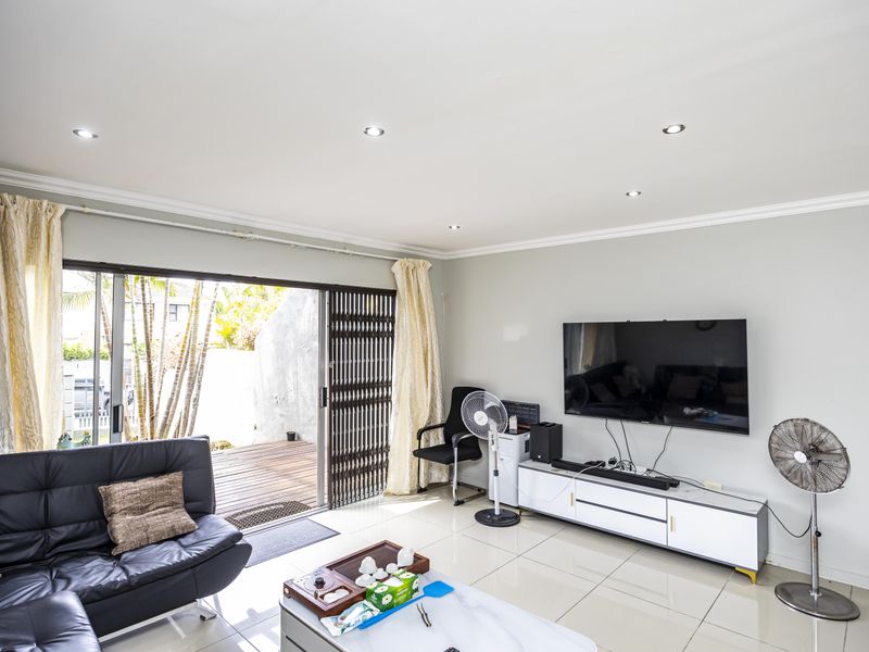 Peaceful & Secure 3 Bedroom Townhouse in Prime Beacon Bay - Photo 3