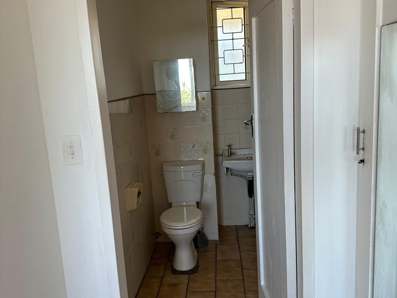 Flat To Rent in The Bluff - Photo 8