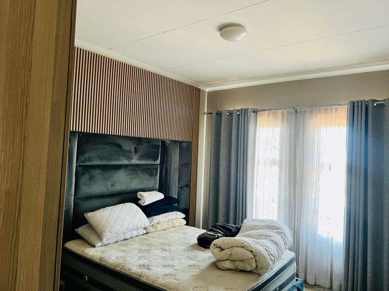 HOME FOR SALE IN HEUWEL MANOR - Photo 5