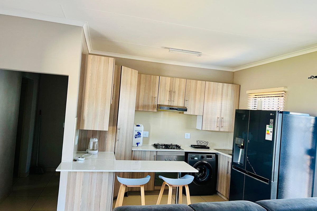 HOME FOR SALE IN HEUWEL MANOR - Photo 3