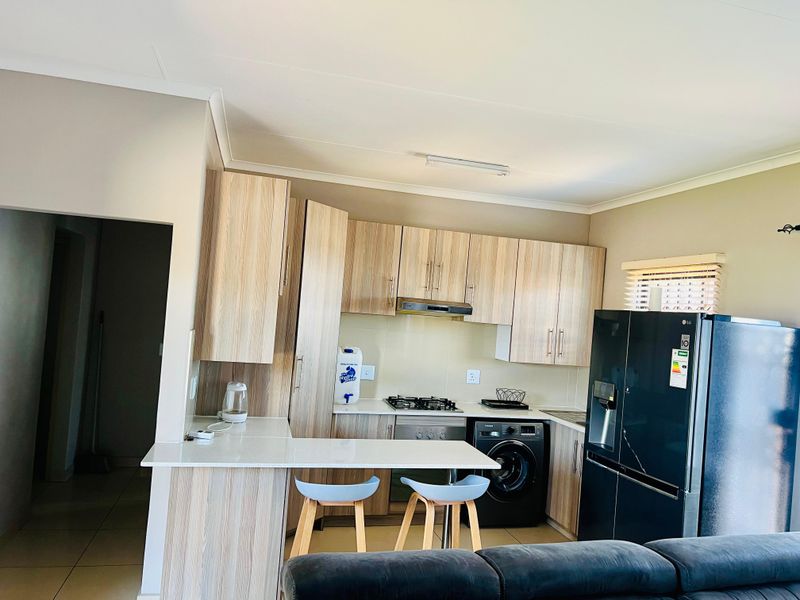 HOME FOR SALE IN HEUWEL MANOR - Photo 3