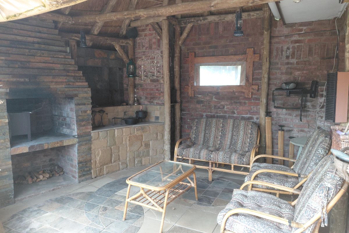 Vanes Estate Family Home For Sale! - Photo 2