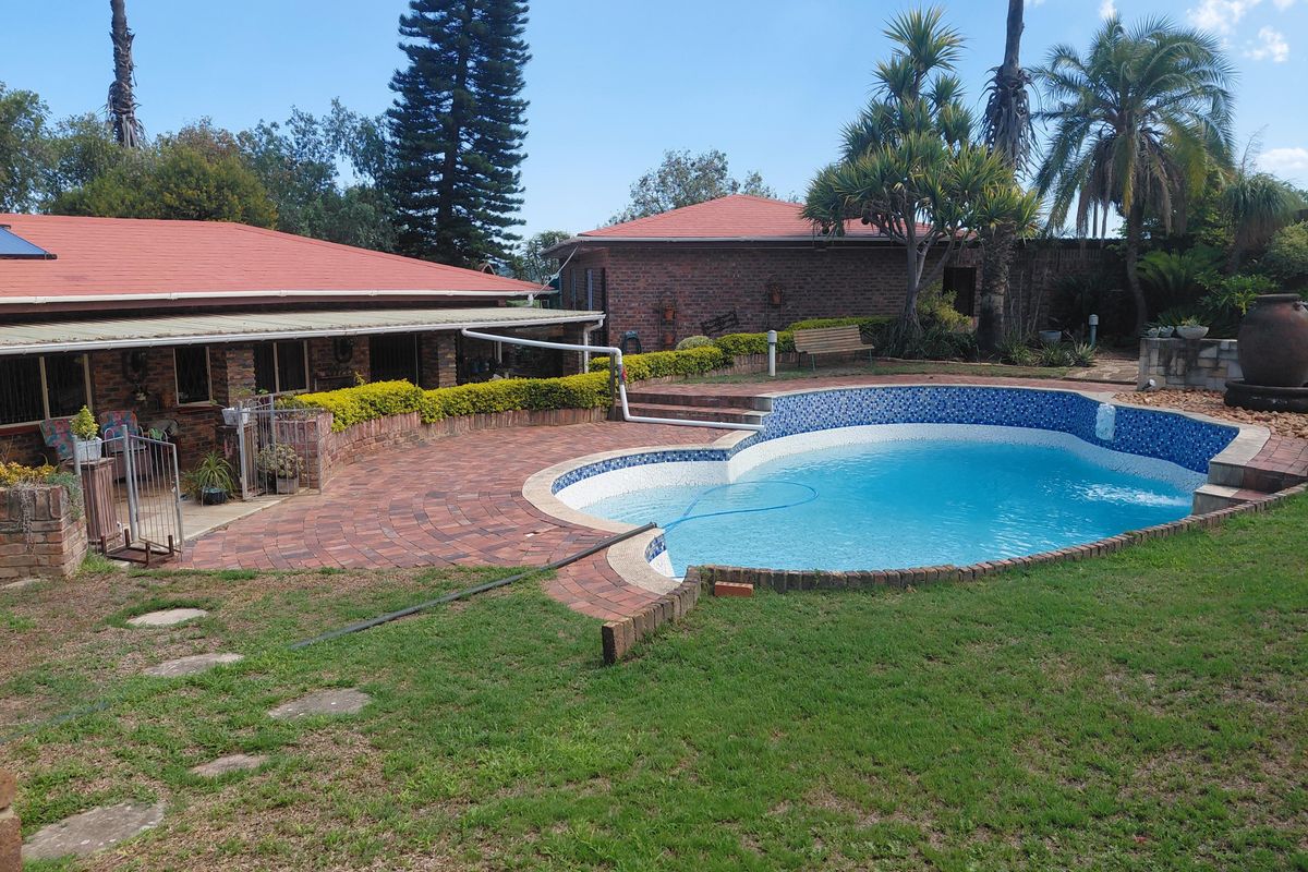 Vanes Estate Family Home For Sale! - Photo 3