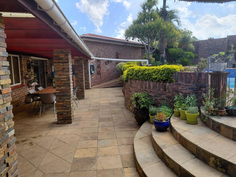 Vanes Estate Family Home For Sale! - Photo 7