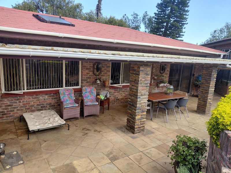 Vanes Estate Family Home For Sale! - Photo 6