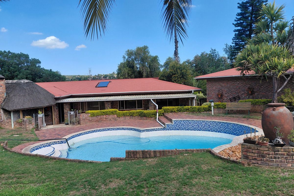 Vanes Estate Family Home For Sale! - Photo 4