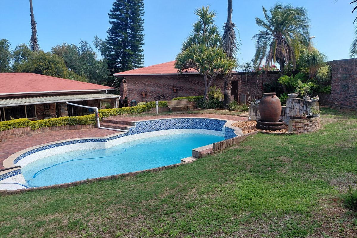 Vanes Estate Family Home For Sale! - Photo 5