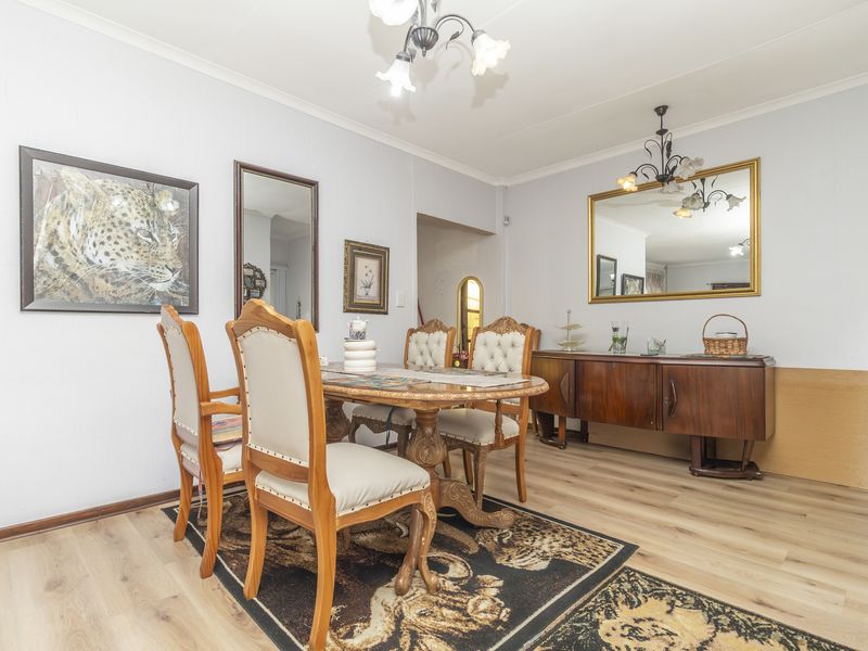 Exceptional 209m2 garden apartment offering the perfect blend of space, comfort, and versatility. - Photo 4