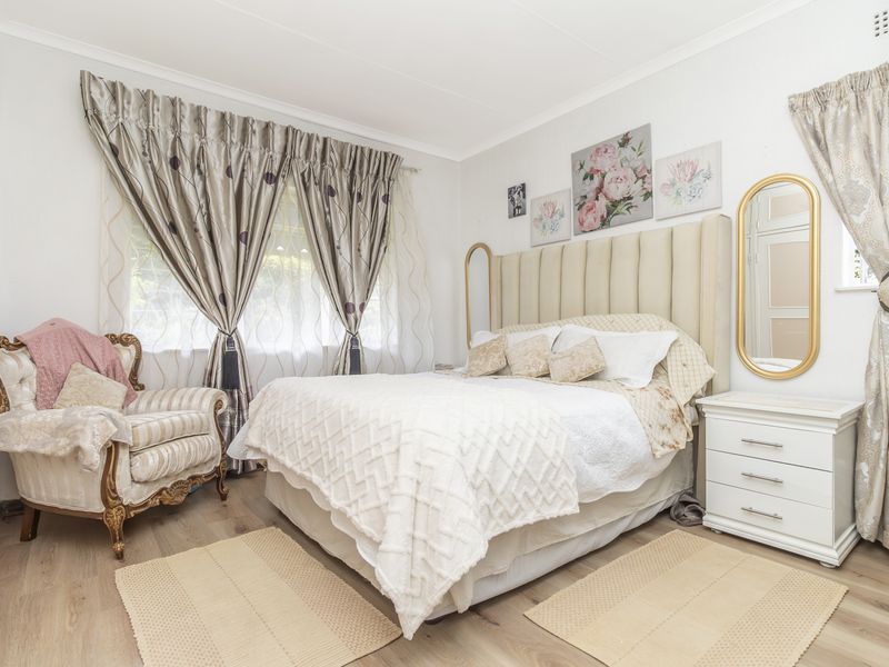 Exceptional 209m2 garden apartment offering the perfect blend of space, comfort, and versatility. - Photo 9