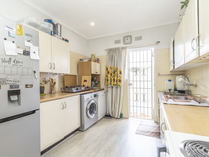 Exceptional 209m2 garden apartment offering the perfect blend of space, comfort, and versatility. - Photo 8