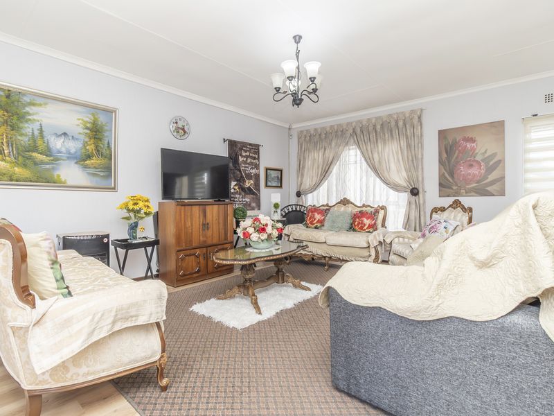 Exceptional 209m2 garden apartment offering the perfect blend of space, comfort, and versatility. - Photo 5