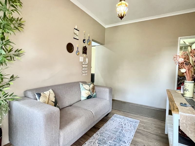 Stylishly Renovated Apartment in the Heart of Scottsville - Photo 2