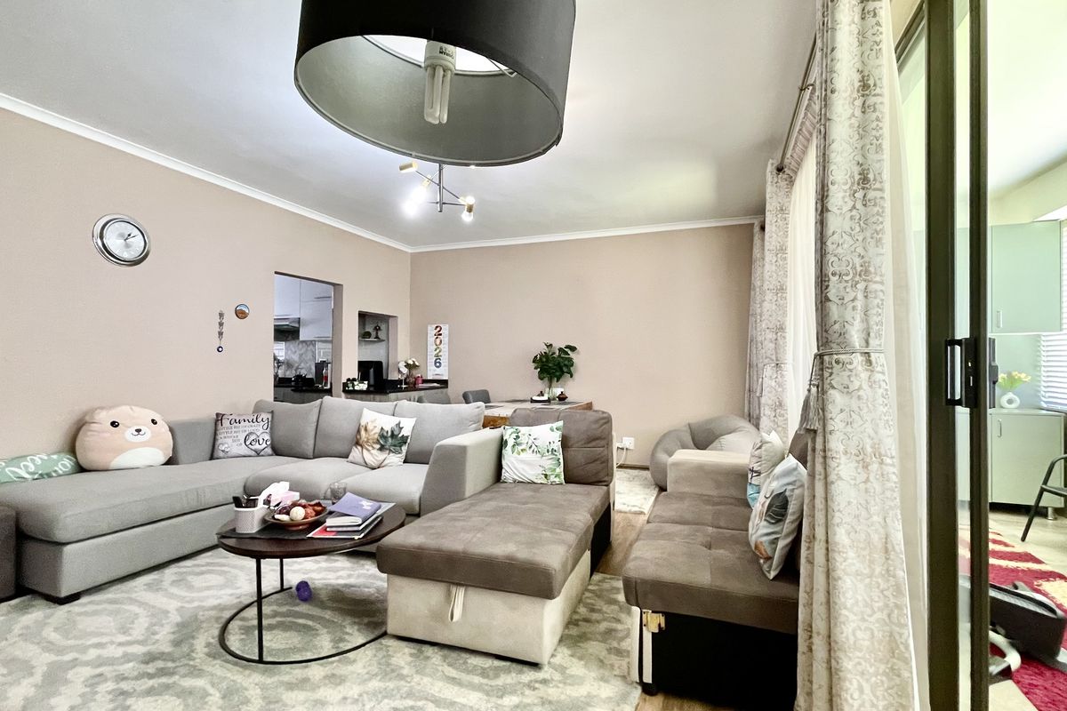 Stylishly Renovated Apartment in the Heart of Scottsville - Photo 5