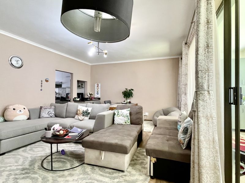 Stylishly Renovated Apartment in the Heart of Scottsville - Photo 5