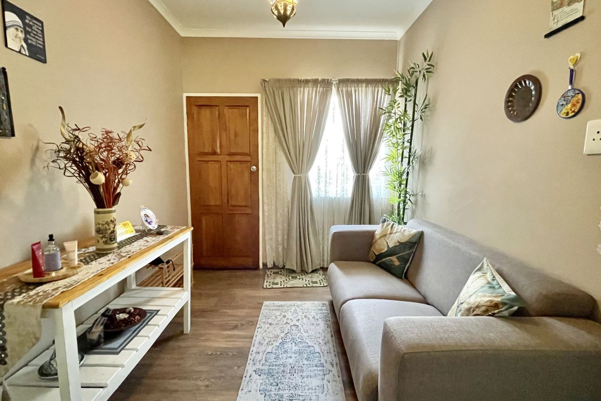 Stylishly Renovated Apartment in the Heart of Scottsville - Photo 3