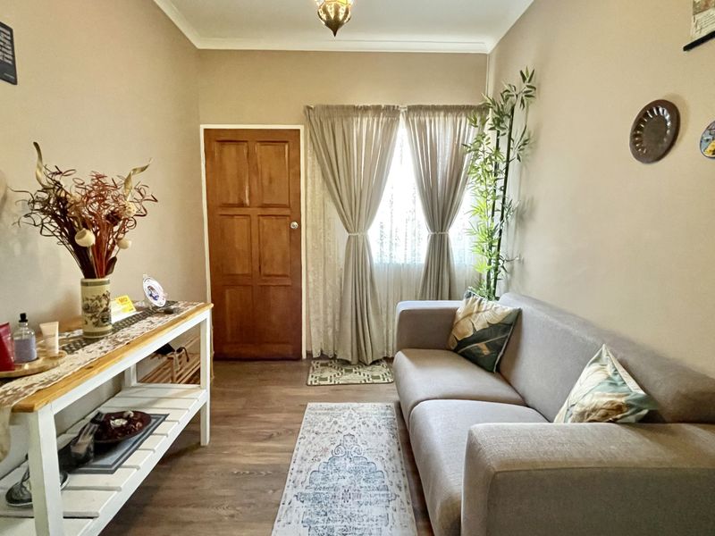 Stylishly Renovated Apartment in the Heart of Scottsville - Photo 3