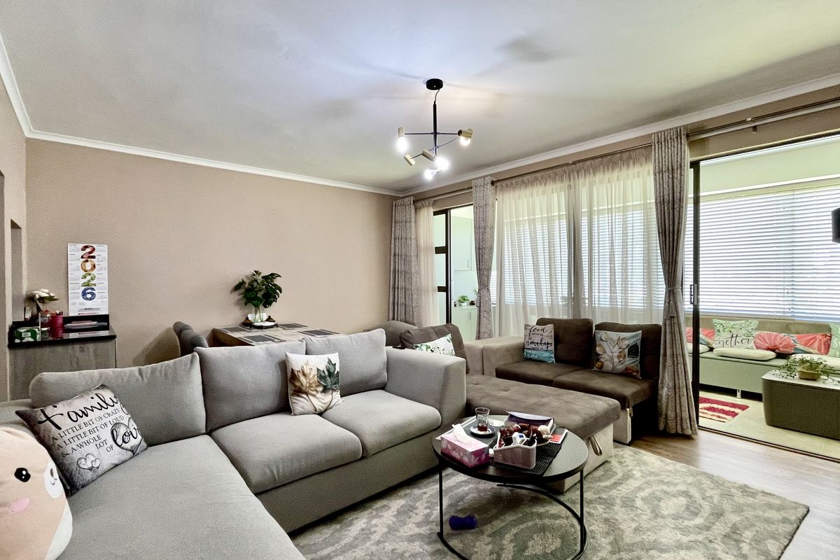 Stylishly Renovated Apartment in the Heart of Scottsville - Photo 4