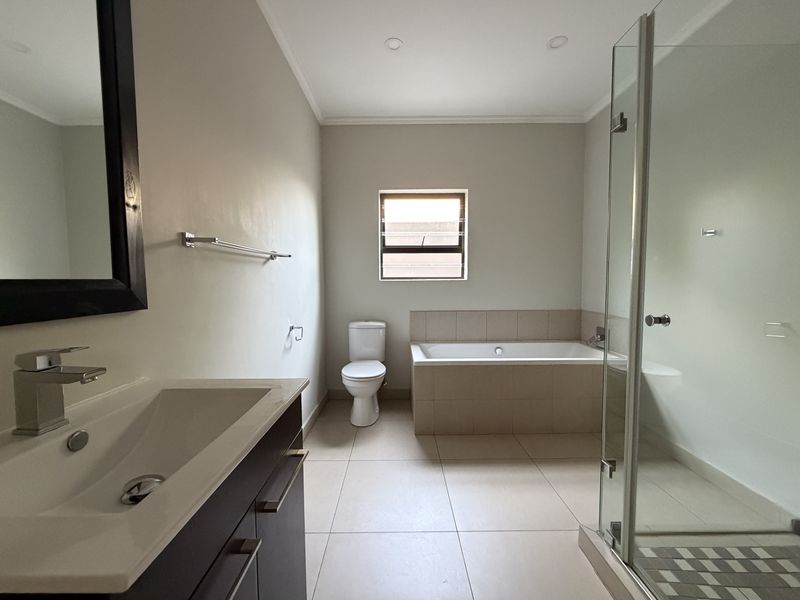 Stylish and Contemporary Townhouse - Photo 10