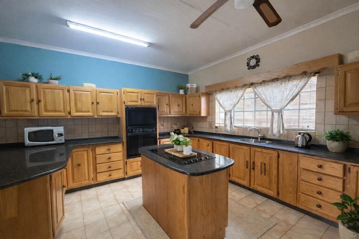 Perfect Home for a Large Family - Photo 5