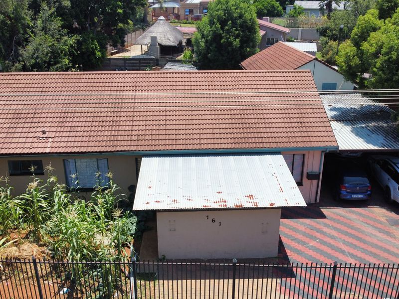 Income-Generating Student Commune with Flatlet – Spacious 4 Bedroom Home in Danville!!! - Photo 2