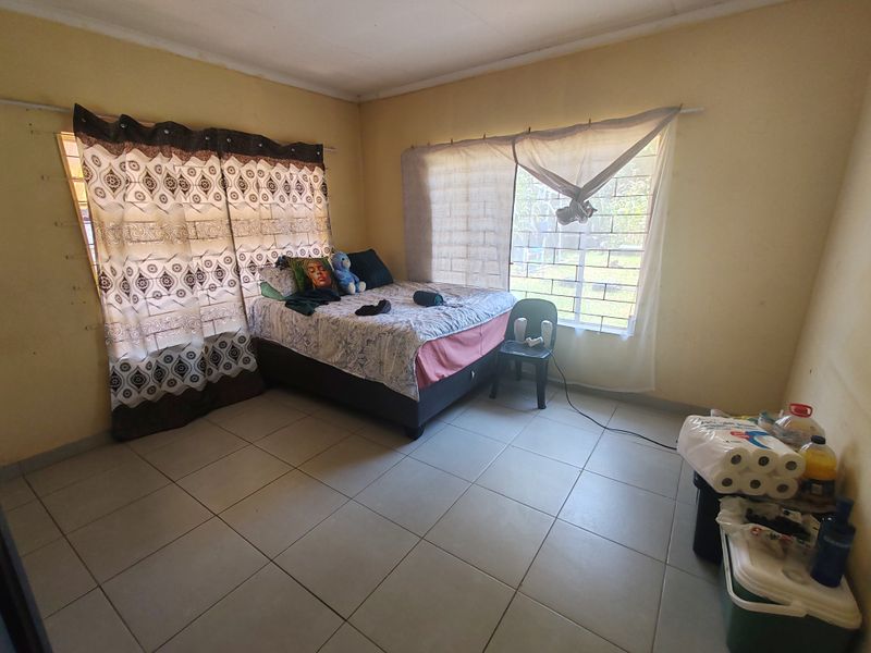 Income-Generating Student Commune with Flatlet – Spacious 4 Bedroom Home in Danville!!! - Photo 9