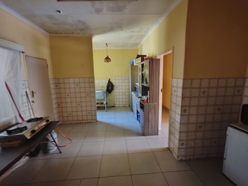 Income-Generating Student Commune with Flatlet – Spacious 4 Bedroom Home in Danville!!! - Photo 6