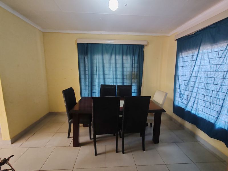 Income-Generating Student Commune with Flatlet – Spacious 4 Bedroom Home in Danville!!! - Photo 5