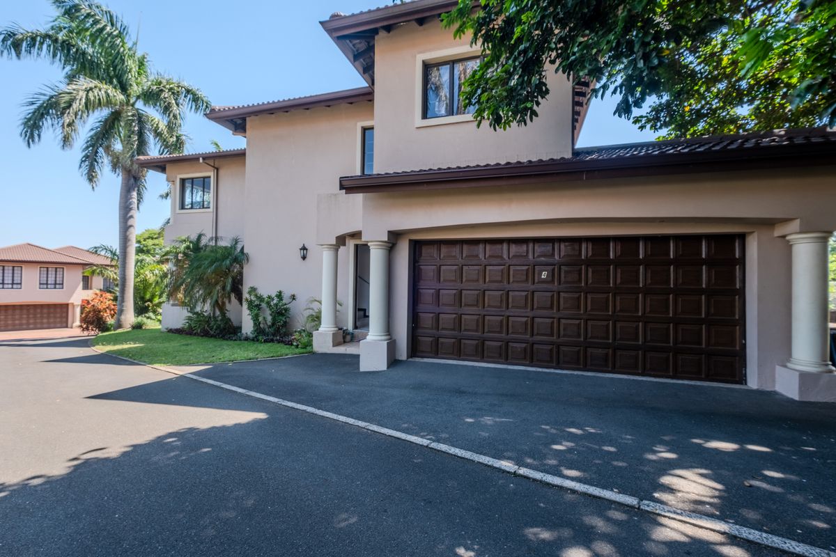 Spacious, Secure, Light-Filled Apartment - Photo 2