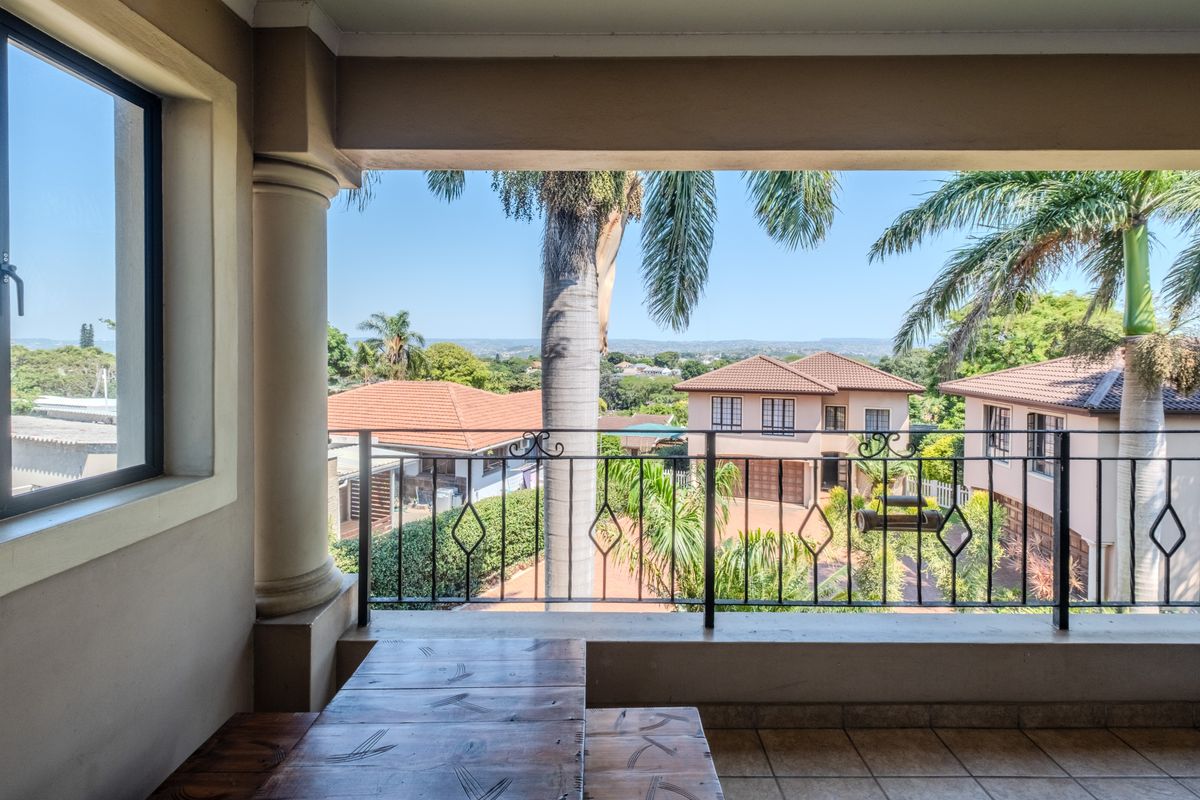 Spacious, Secure, Light-Filled Apartment - Photo 4