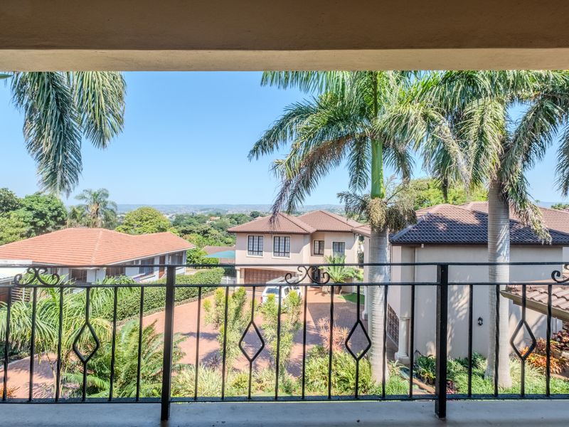 Spacious, Secure, Light-Filled Apartment - Photo 5