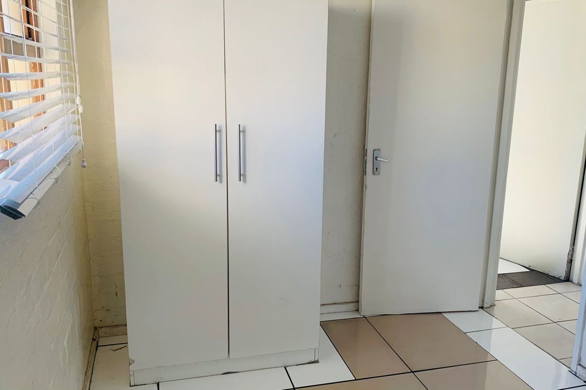 Apartment Pending Sale In East London - Photo 5