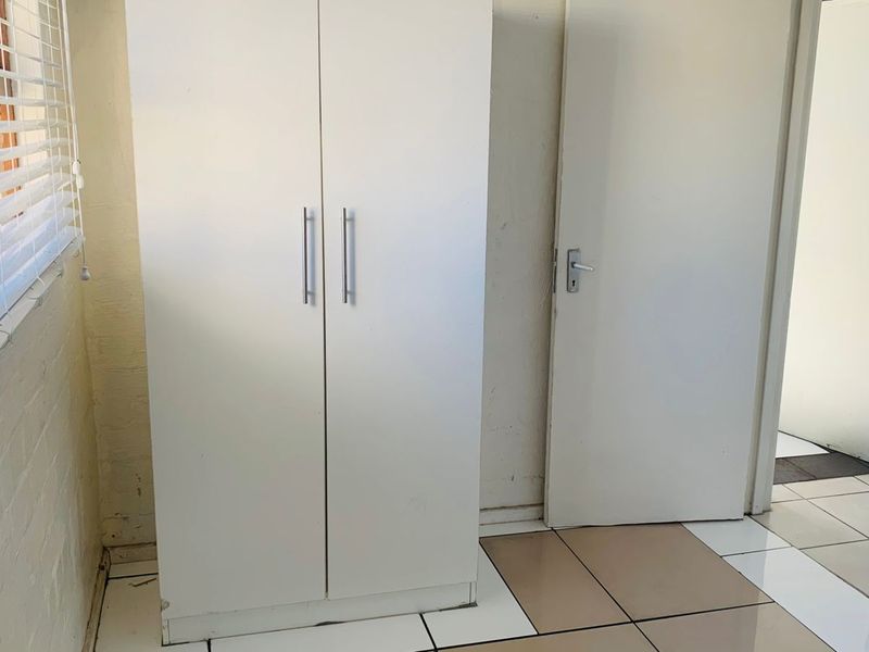 Apartment Pending Sale In East London - Photo 5