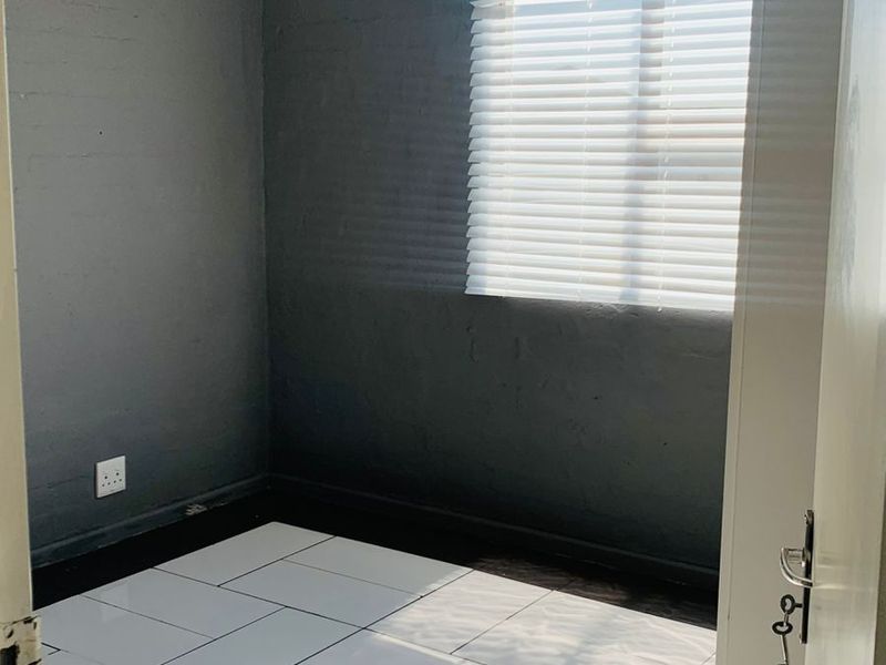 Apartment Pending Sale In East London - Photo 9