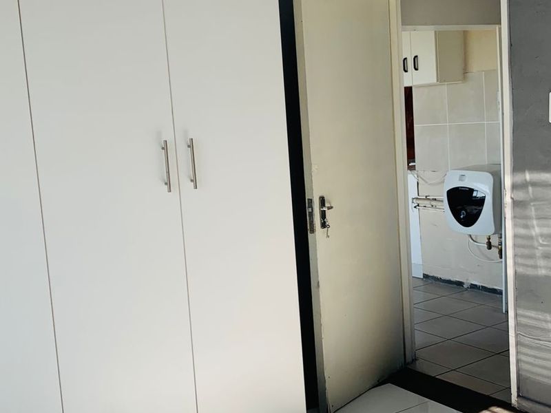 Apartment Pending Sale In East London - Photo 8