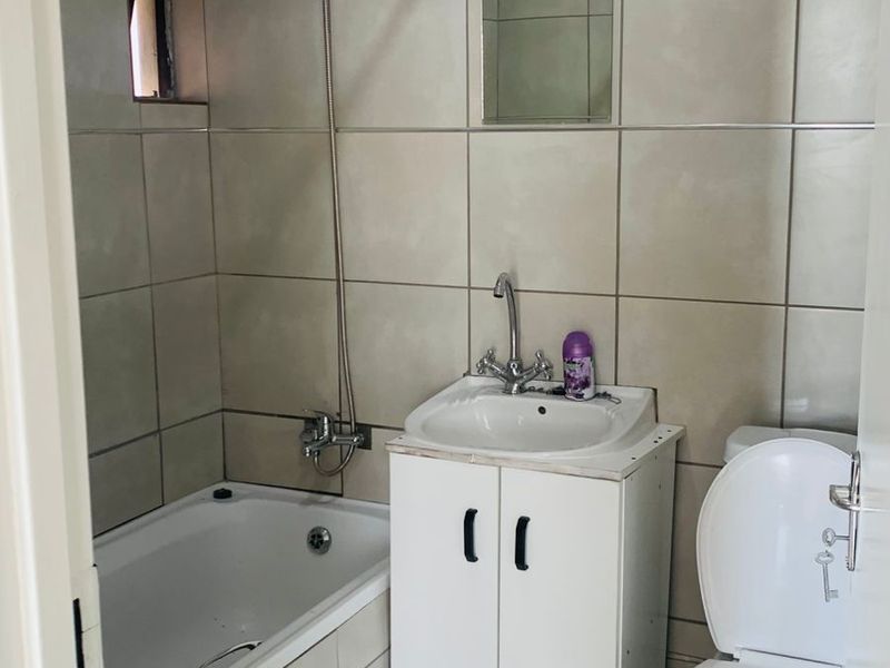 Apartment Pending Sale In East London - Photo 4